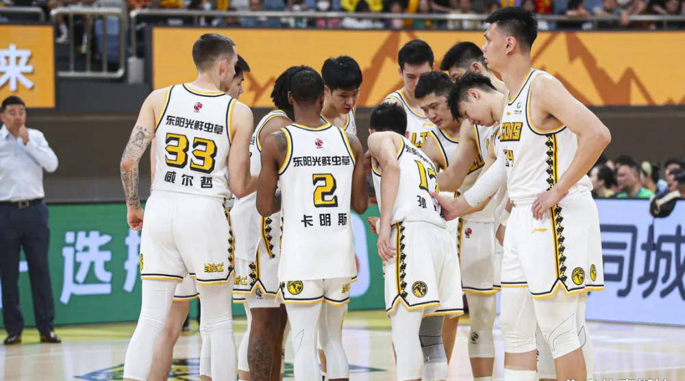 爱游戏体育-关于蒂姆巅峰对决，阿扎伦卡与30激战MAD分钟，战术调整胜负难料！的信息